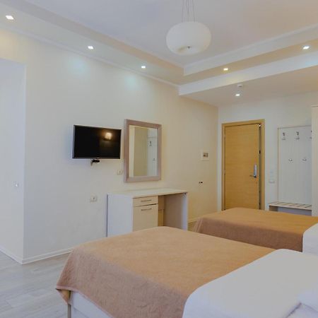 Hotel Mediterrane Sarande Exterior photo