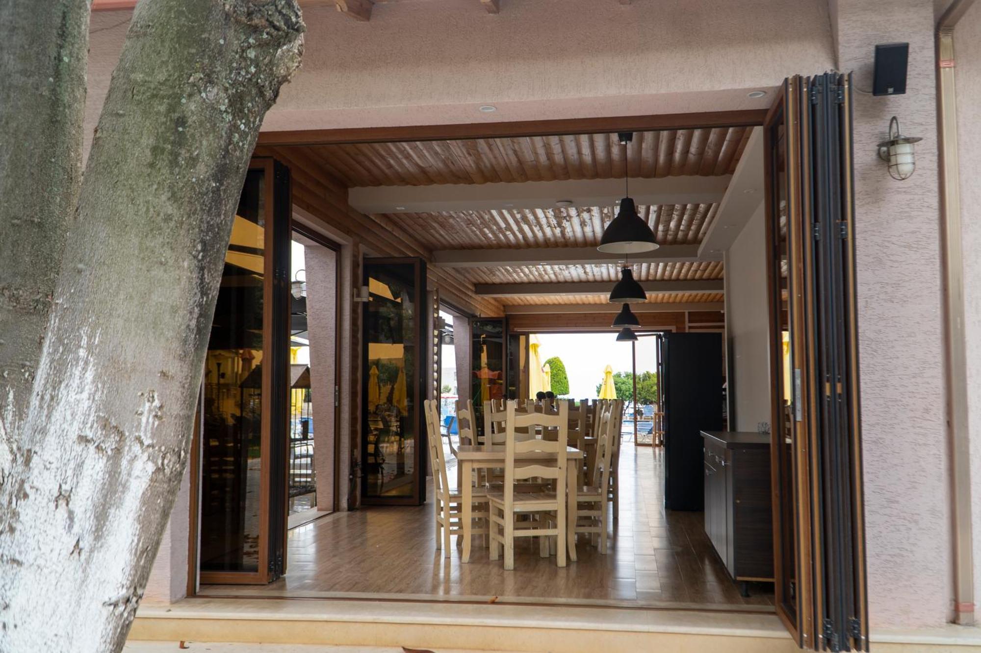 Hotel Mediterrane Sarande Exterior photo