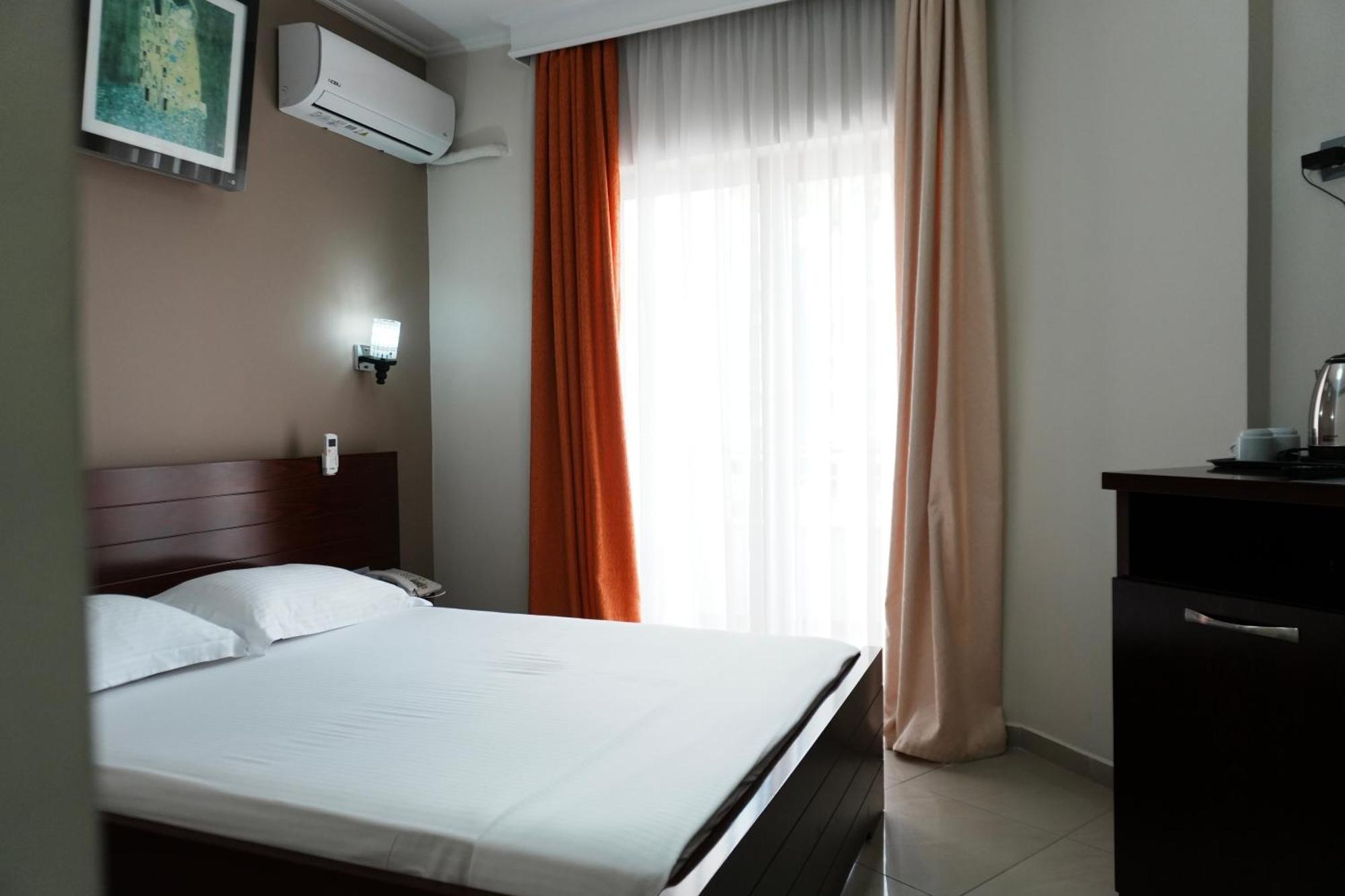 Hotel Mediterrane Sarande Exterior photo