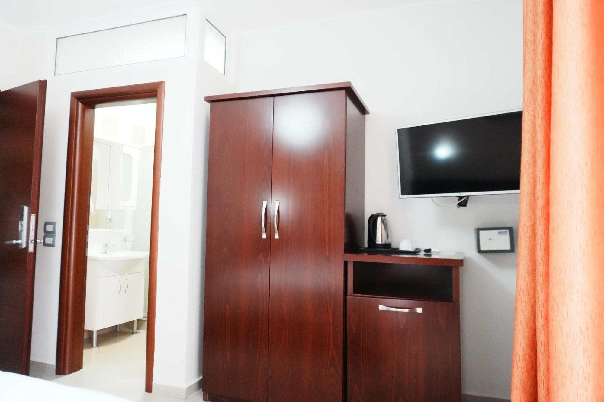 Hotel Mediterrane Sarande Exterior photo