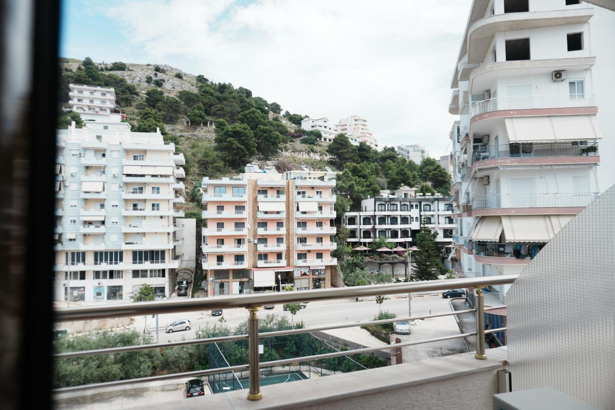 Hotel Mediterrane Sarande Exterior photo