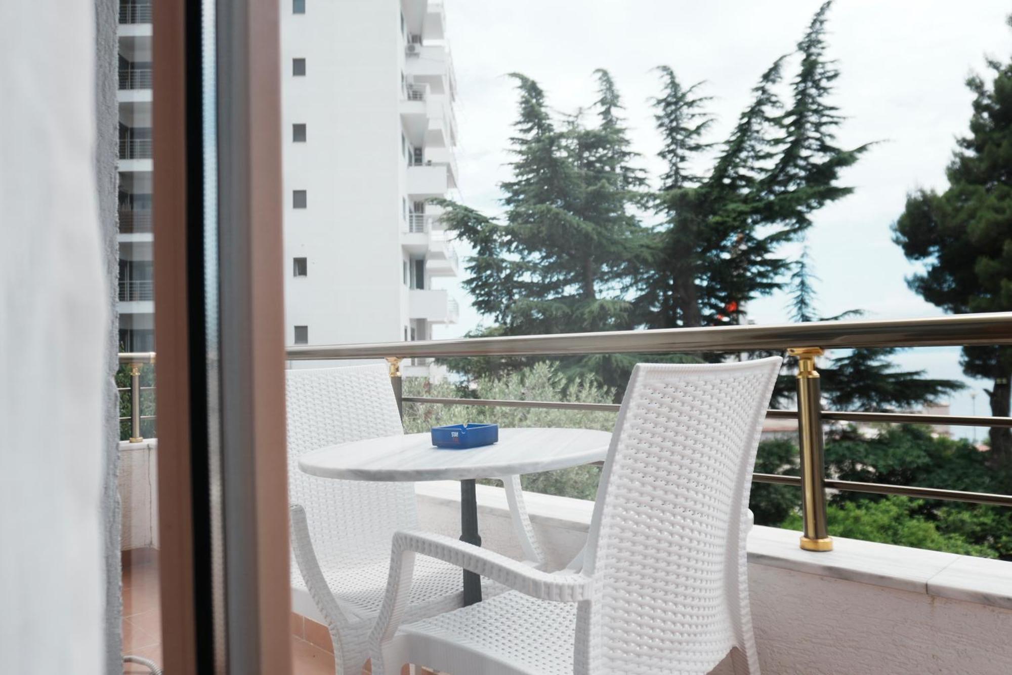 Hotel Mediterrane Sarande Exterior photo