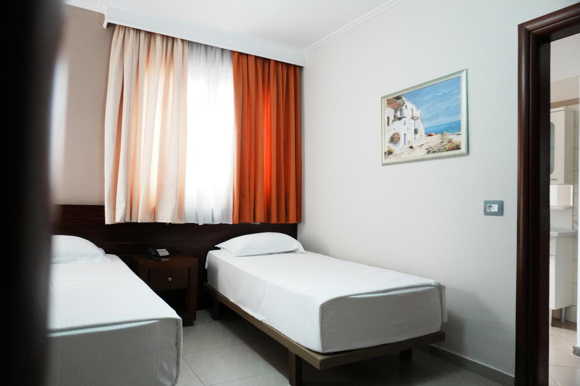 Hotel Mediterrane Sarande Exterior photo