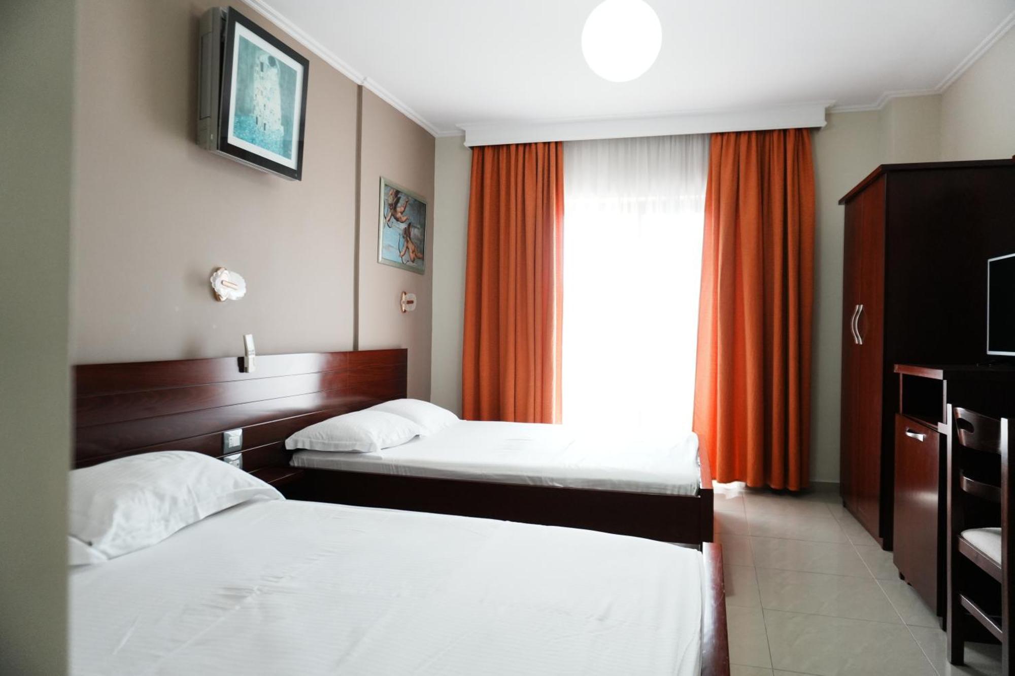 Hotel Mediterrane Sarande Exterior photo