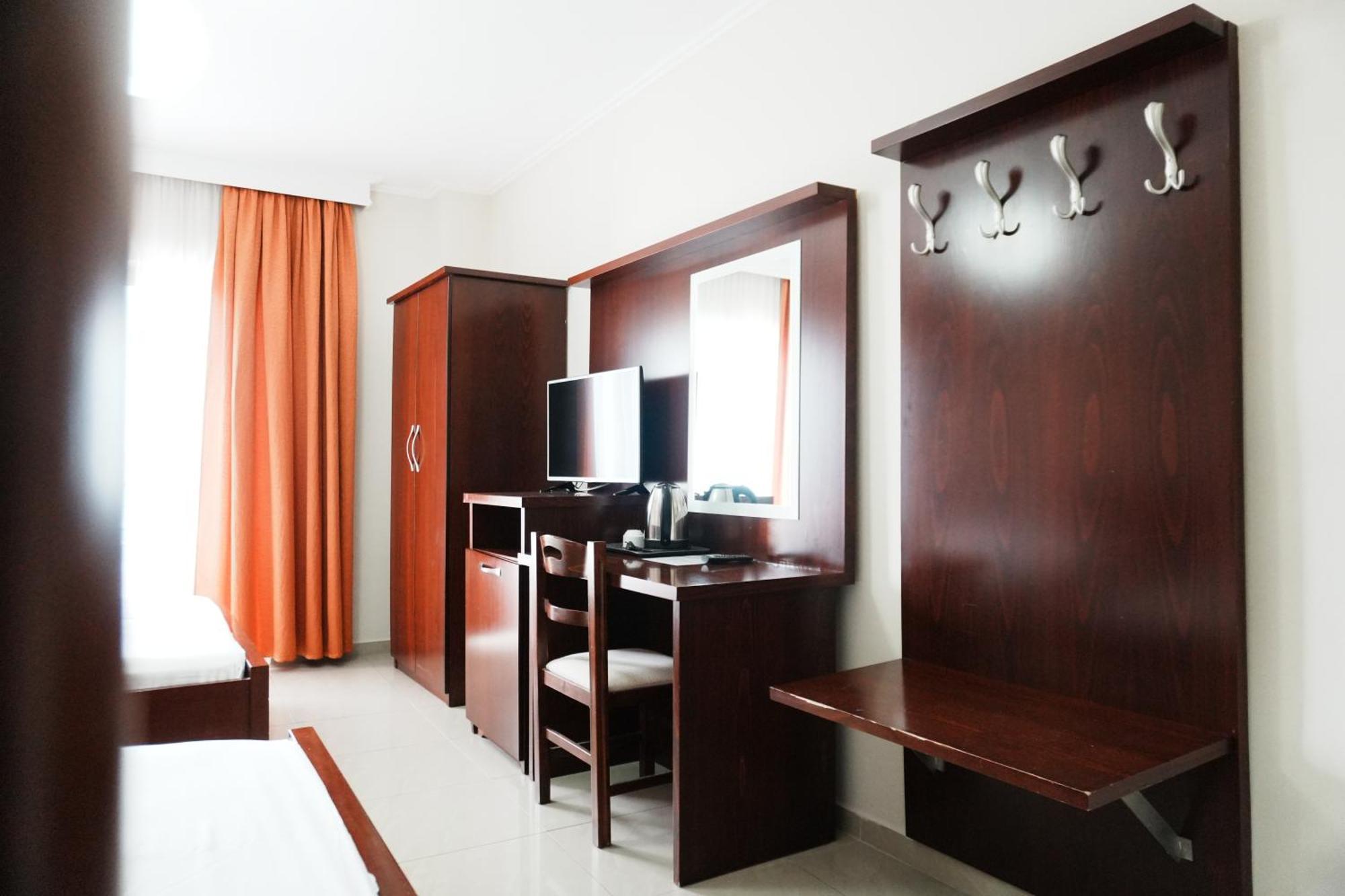 Hotel Mediterrane Sarande Exterior photo