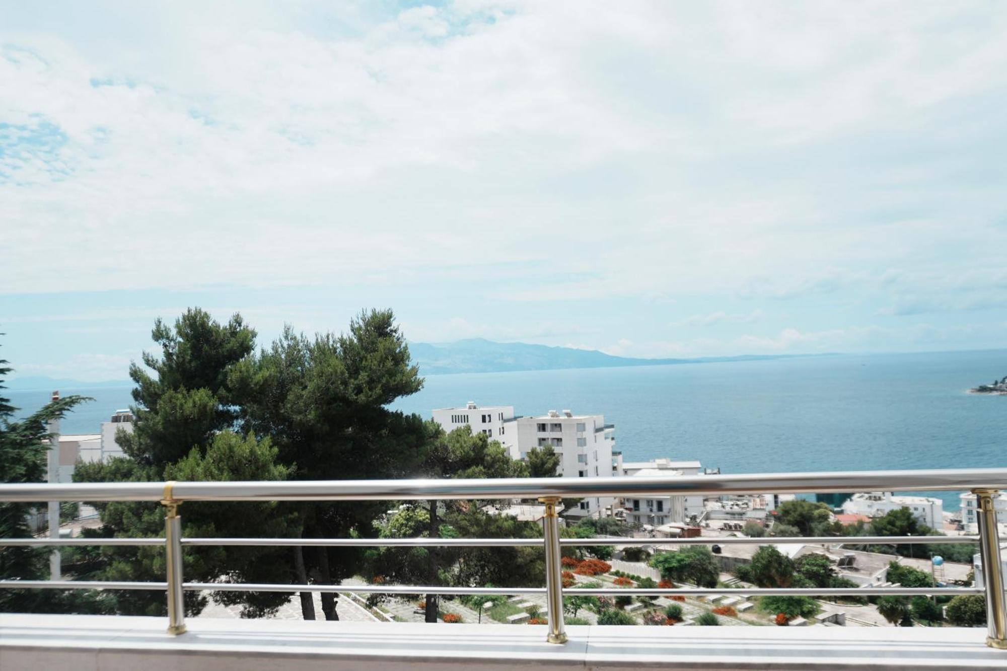 Hotel Mediterrane Sarande Exterior photo