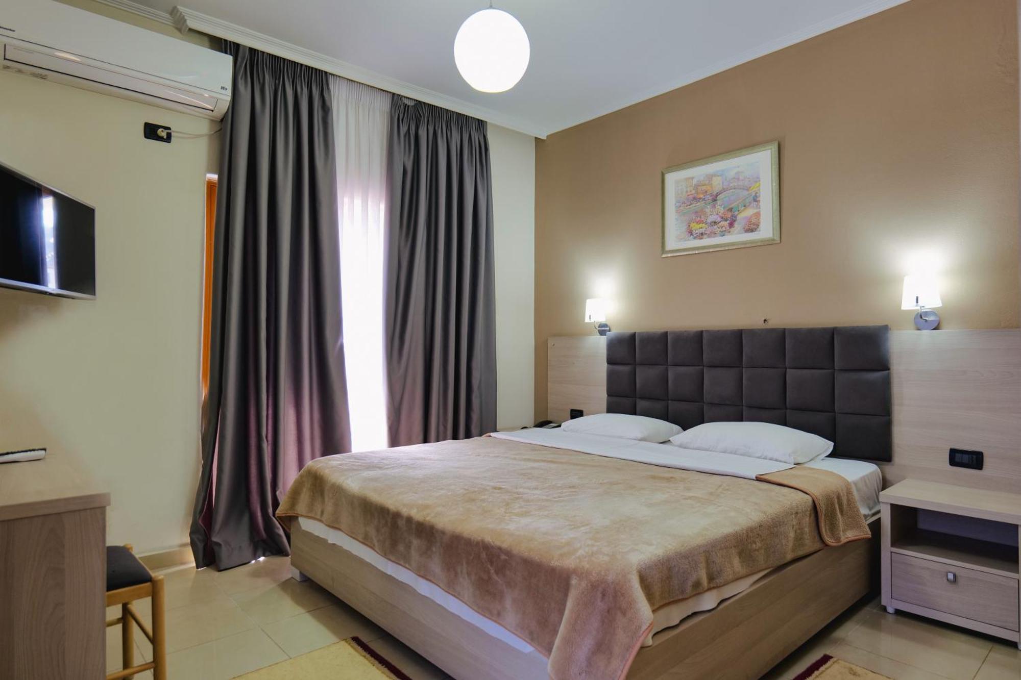 Hotel Mediterrane Sarande Exterior photo
