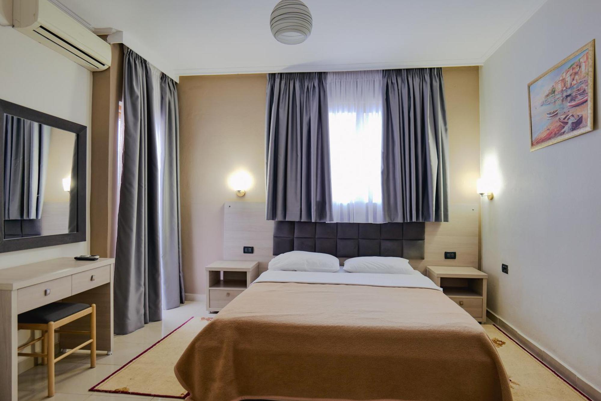 Hotel Mediterrane Sarande Exterior photo