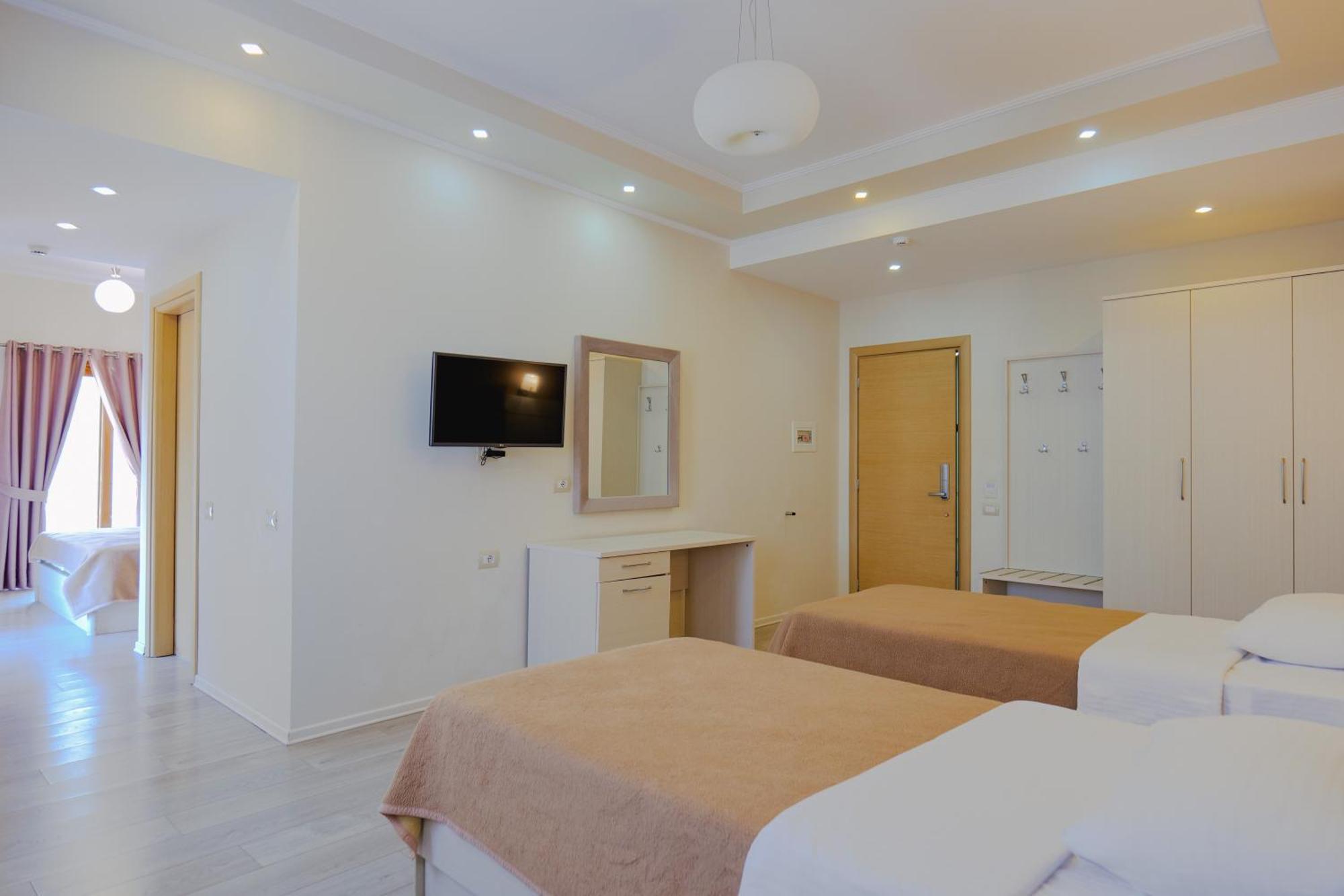 Hotel Mediterrane Sarande Exterior photo