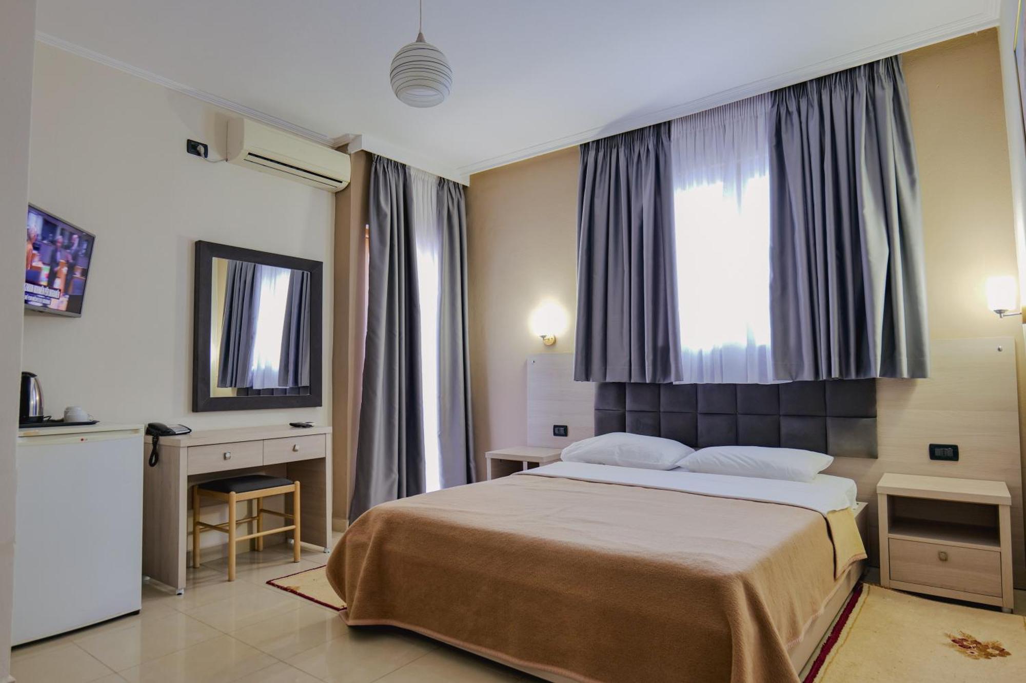 Hotel Mediterrane Sarande Exterior photo