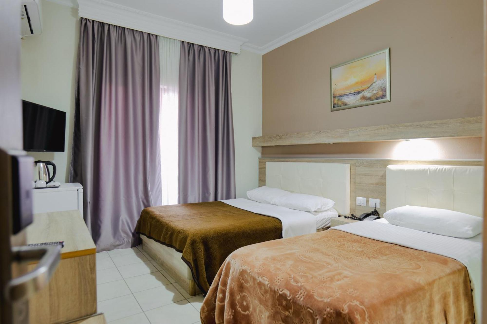 Hotel Mediterrane Sarande Exterior photo