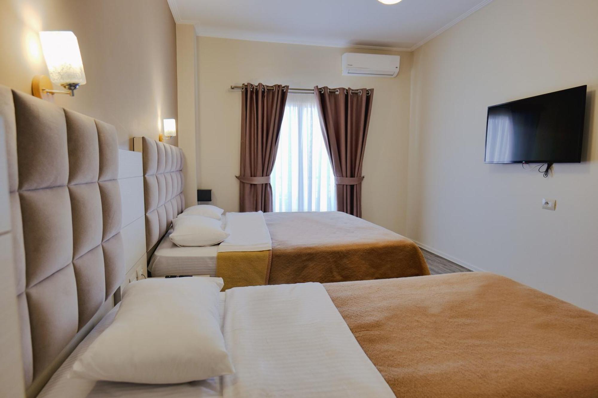 Hotel Mediterrane Sarande Exterior photo
