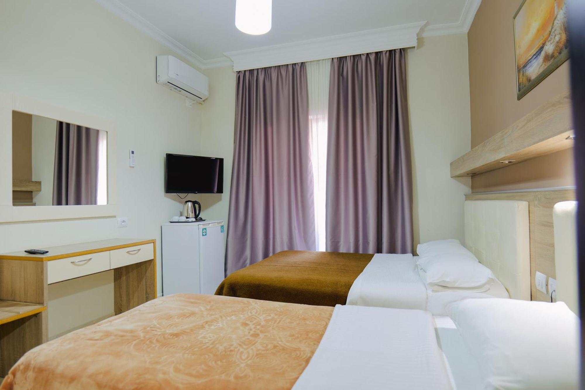 Hotel Mediterrane Sarande Exterior photo