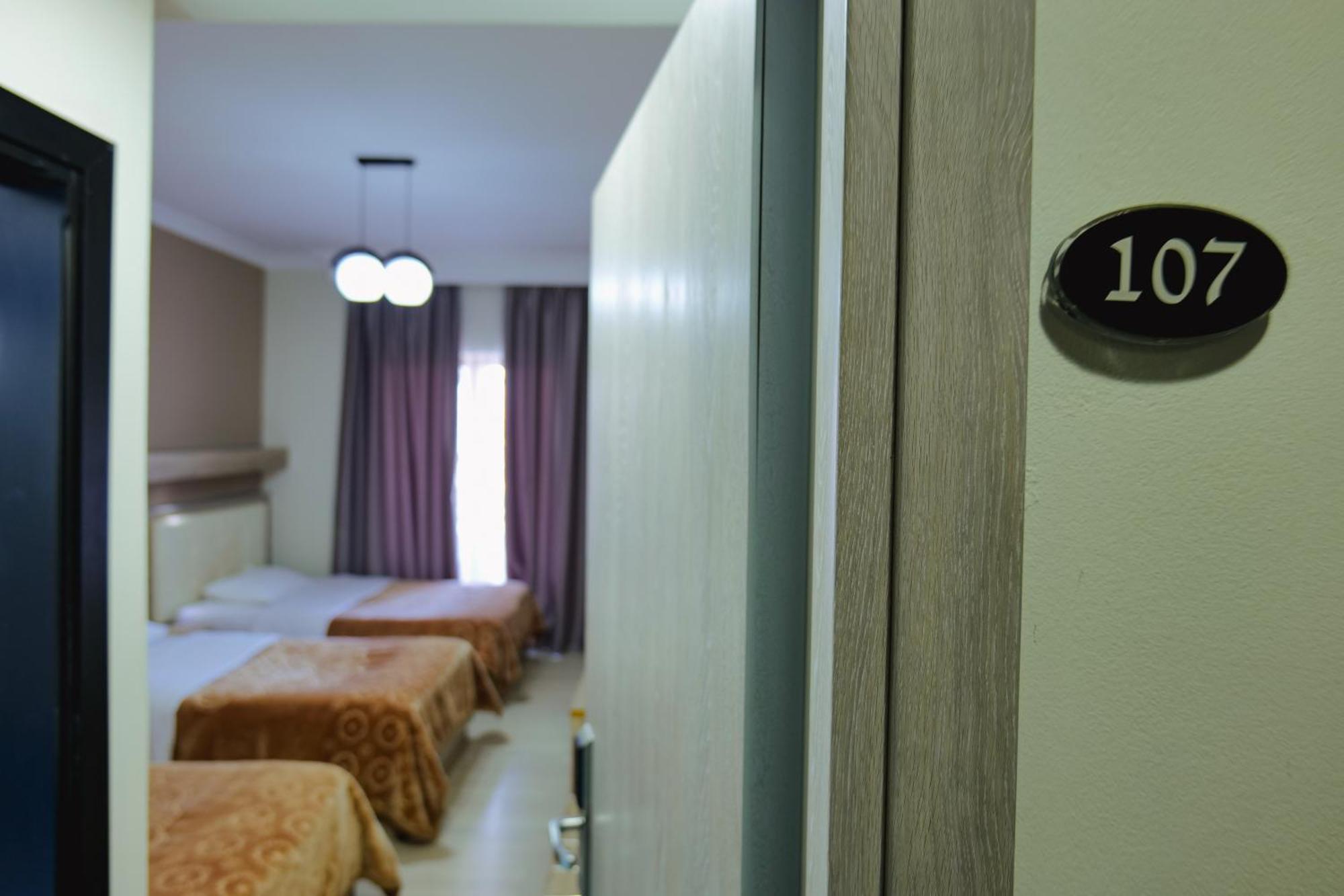 Hotel Mediterrane Sarande Exterior photo