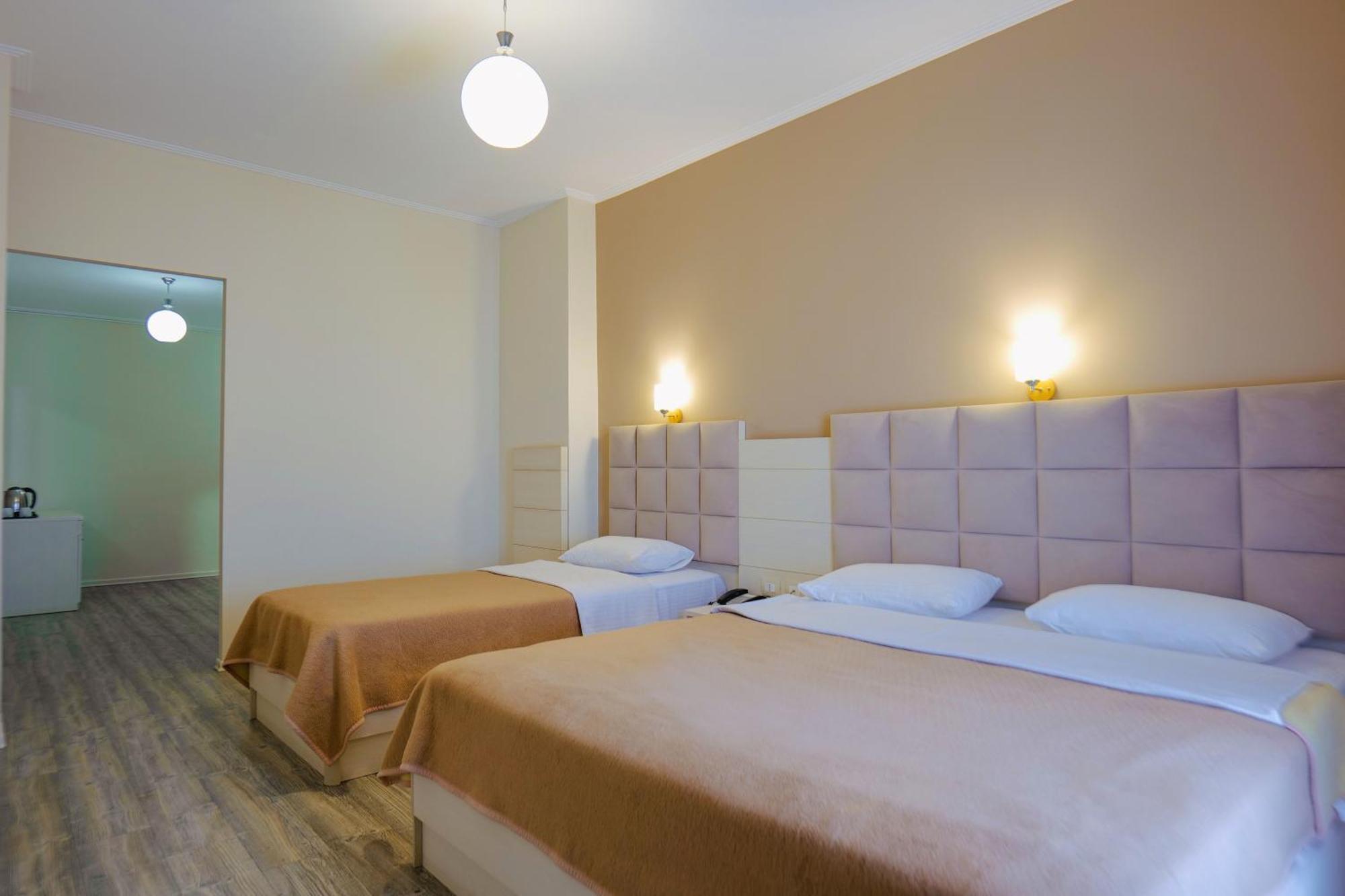 Hotel Mediterrane Sarande Exterior photo
